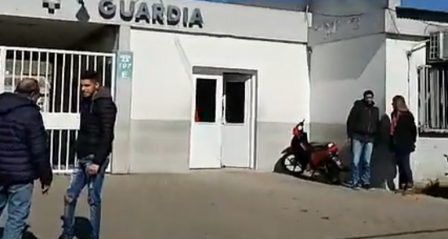 Cayó de un andamio y lo bajaron los Bomberos: se quebró tibia y peroné