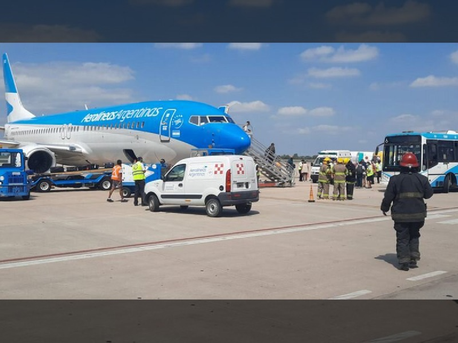 Un avión aterrizó de emergencia en el aeropuerto de Córdoba