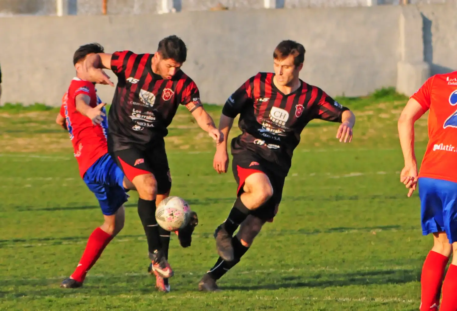 Ferro y Juarense buscan escaparle a la posibilidad del descenso.