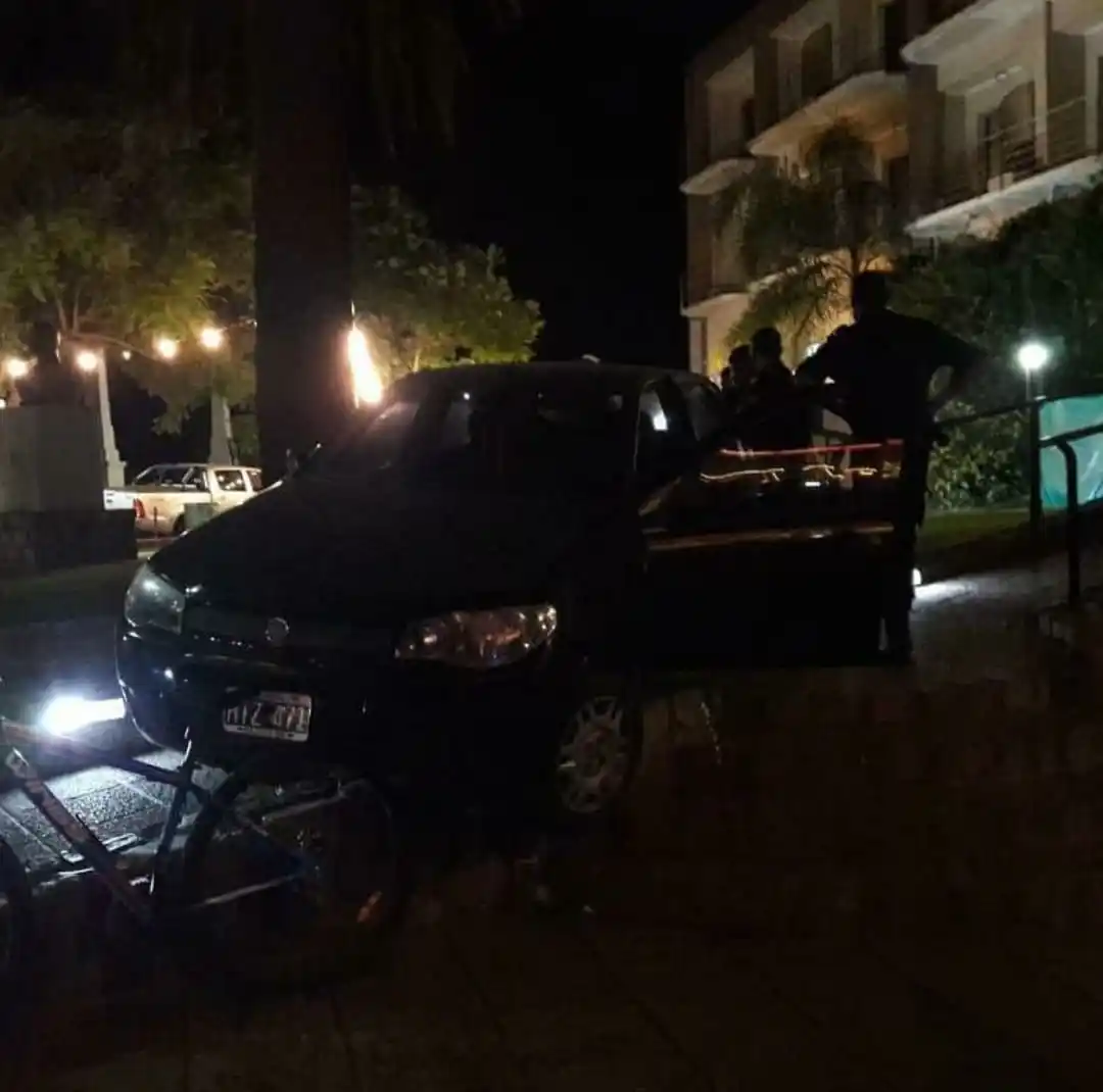 Alcoholizado y al volante se chocó la plazoleta del Hotel Aguaý