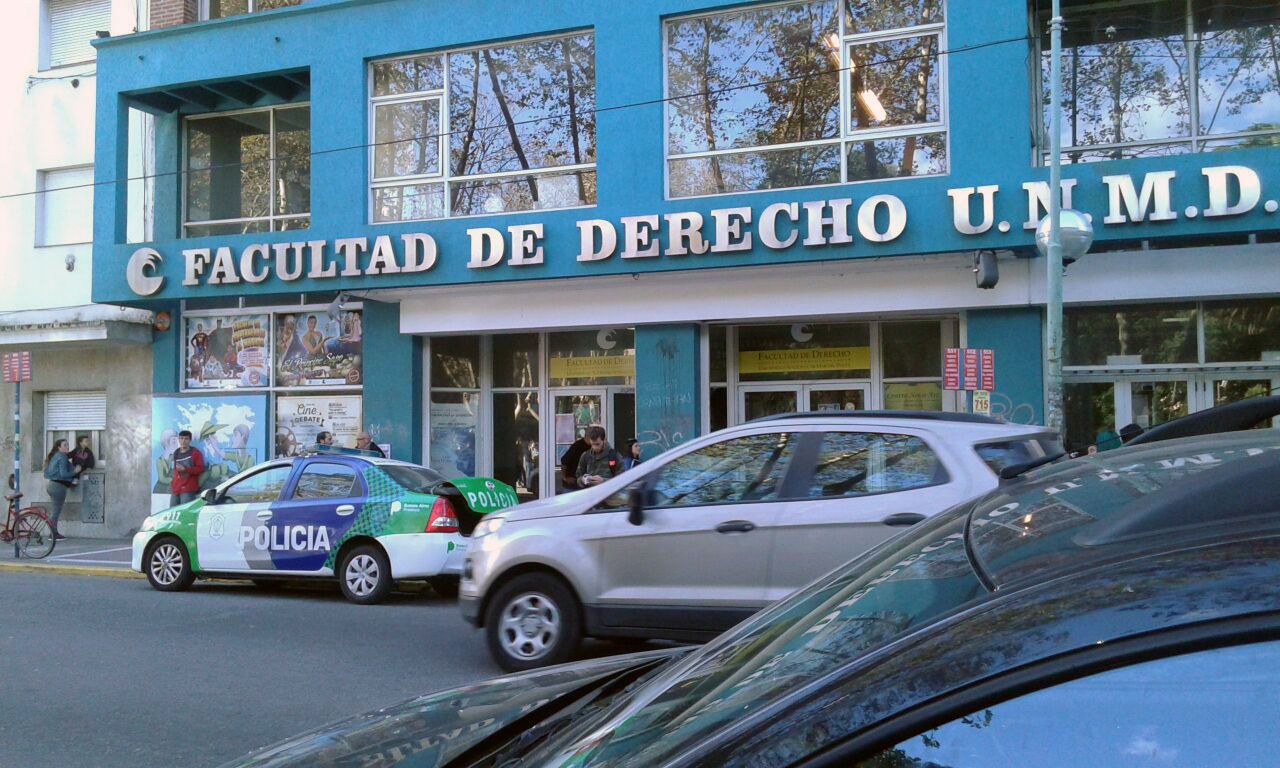Tensión en la Facultad de Derecho por una amenaza de bomba