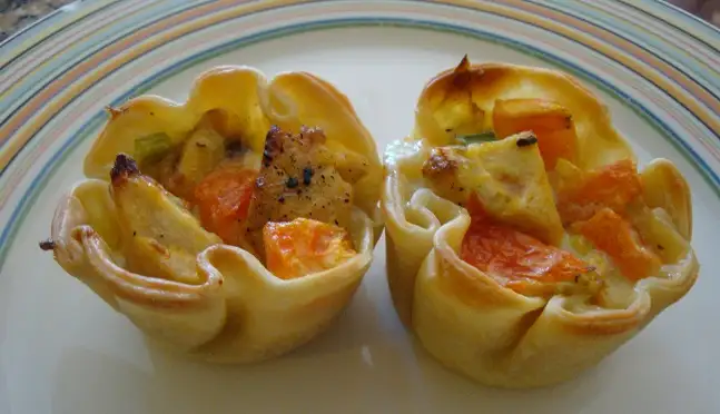 Hoy está para unas canastitas de pollo y tomate
