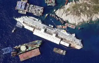 Buscan enderezar el Costa Concordia