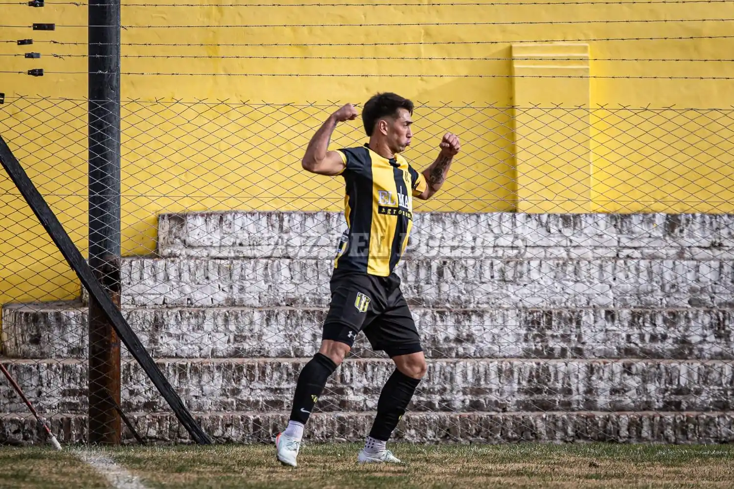 Simón Ascensión, de cabeza, concretó el segundo gol de El Nacional
GOYO FERNANDEZ