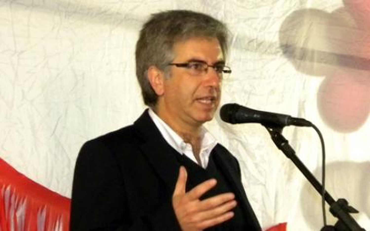 Armendáriz quiere limitar las licencias para cargos electivos