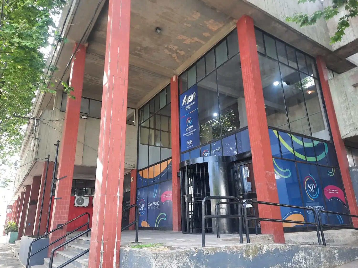 El edificio municipal de Salta y Arnaldo, sede del Polo Iniversitario.