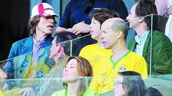 Mick Jagger niega ser “mufa”