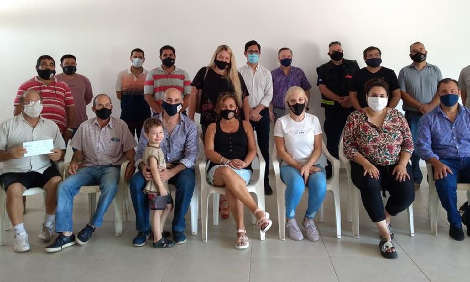 Se entregaron aportes a instituciones y al Cuartel de Bomberos de Ceres