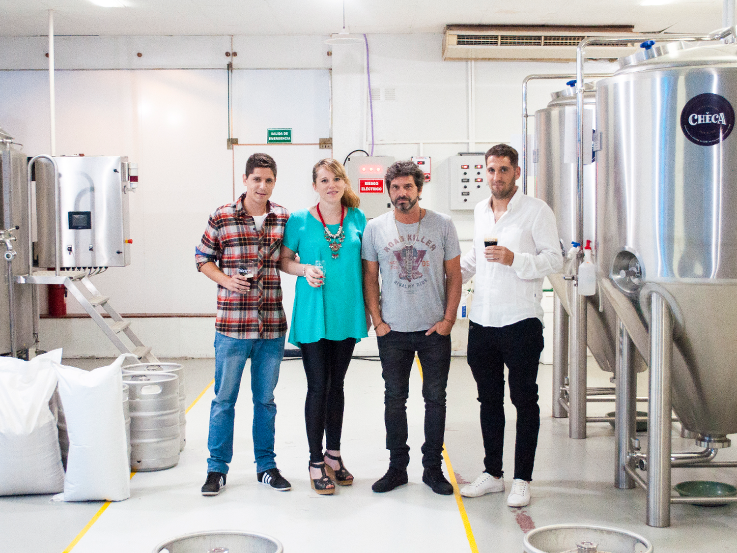 Hermanos y emprendedores: abrieron fábrica de cerveza artesanal en Sacanta