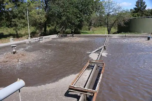 Desde Codegu advirtieron que clausurar la planta del Parque Industrial generaría "caos operativo, sanitario y ambiental"