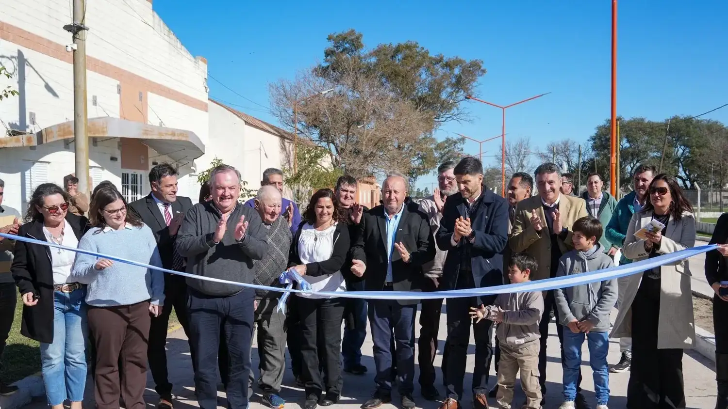 Pullaro entregó 24 viviendas en Suardi y destacó la inversión provincial en obra pública - 3