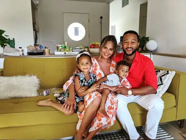 Chrissy Teigen siempre comparte instantes ccon su familia en Instagram. 