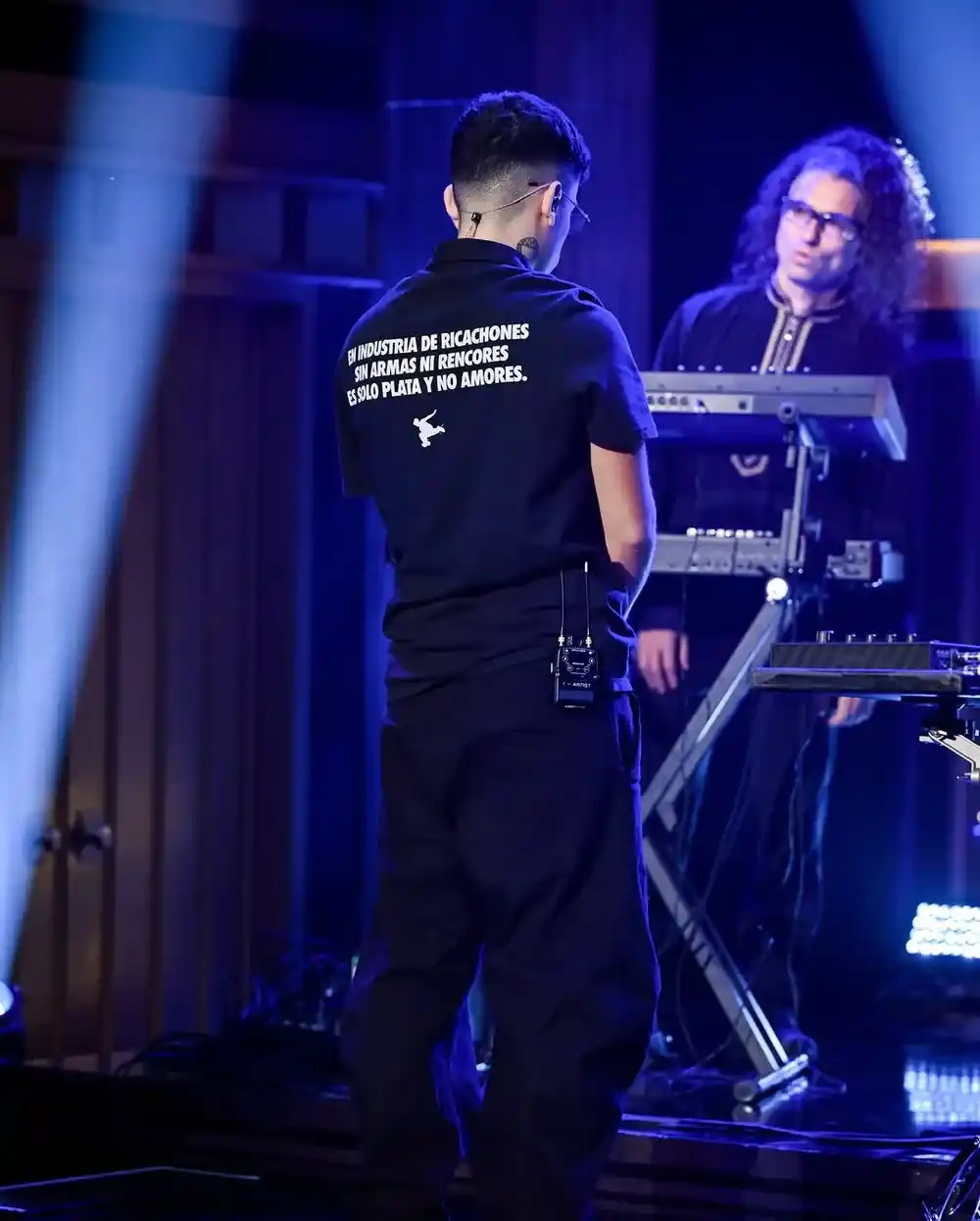 Trueno se sumó a la reducida lista de argetinos que se presentaron en el escenario de Jimmy Fallon.