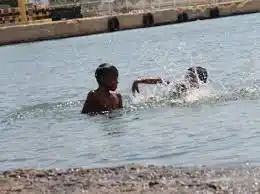 En el Lago de Maracaibo: una tarde de diversión terminó en una tragedia para un niño