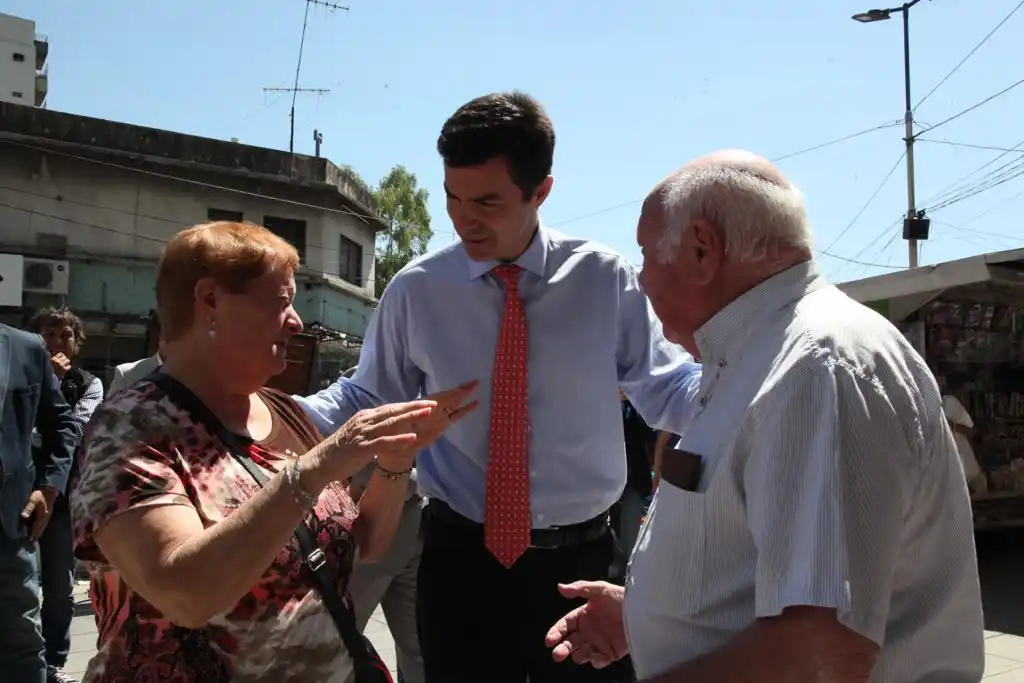 Urtubey visitó Tres de Febrero y pidió construir "una agenda concreta que le sirva a la gente"