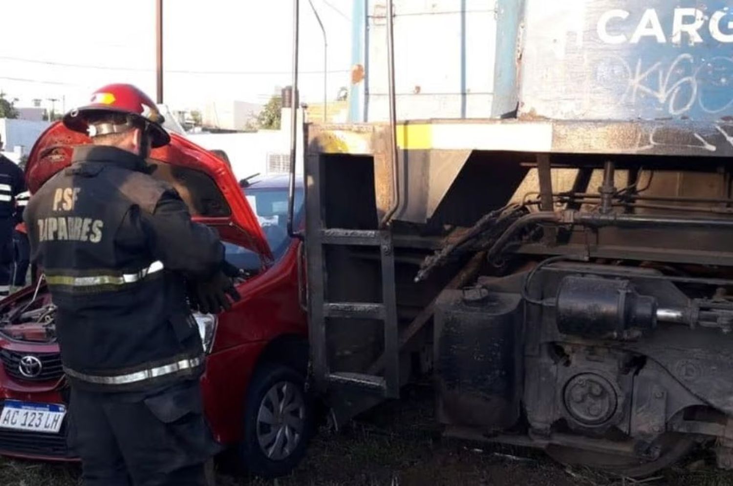 Accidente ferroviario en Santa Fe: dramático rescate de una automovilista