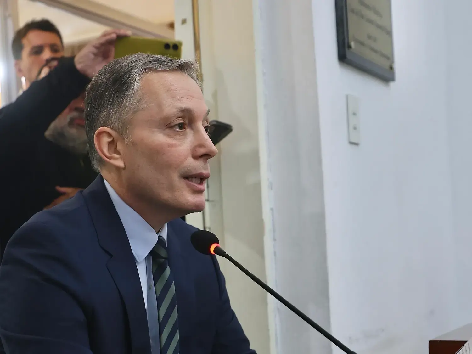 Gray y un espaldarazo a los jubilados.
