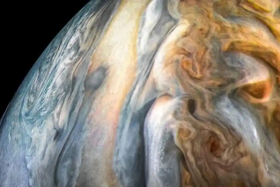 La nave espacial Juno de la Nasa detectó indicios de actividad en la luna helada de Júpiter