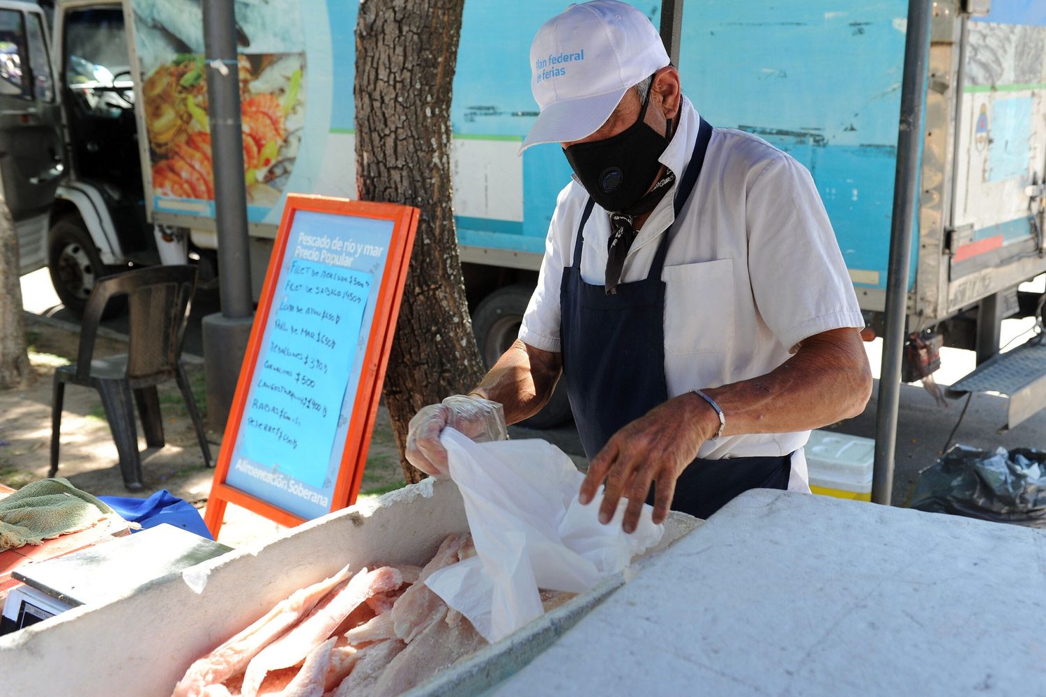 Sigue la venta de pescado de mar a precios populares en diciembre