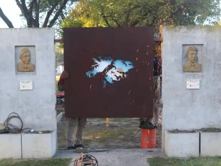 Reacondicionaron la Plaza Dimotta para realizar un acto homenaje a los caídos en el Crucero ARA General Belgrano