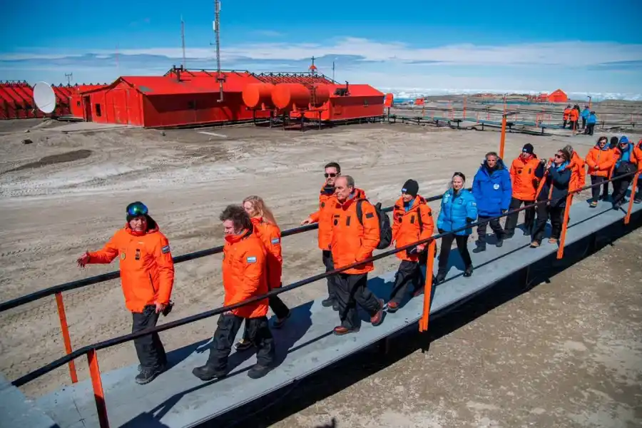 Javier Milei visitó la Antártida para impulsar un programa de control ambiental