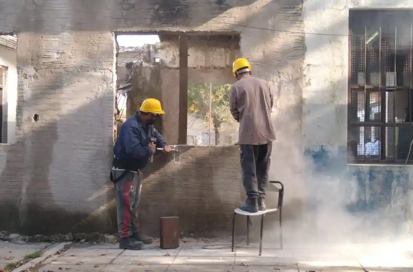 Cooperativa de trabajo reparó seis escuelas de Mar del Plata en un mes