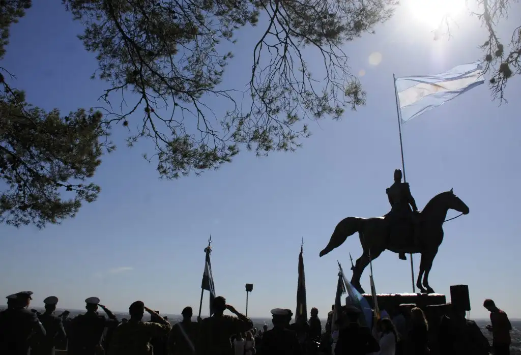 Lunghi dijo que “esta batalla se gana desde nuestras casas"