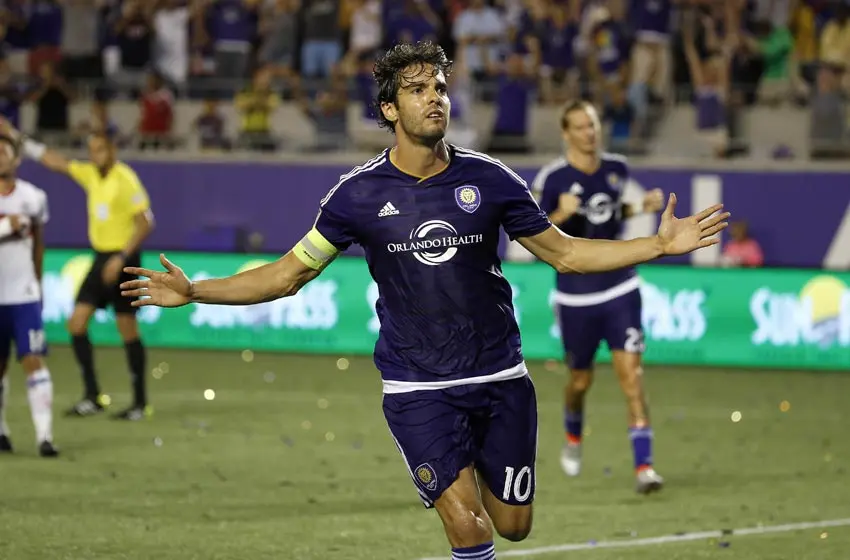 El brasileño Kaká dice adiós