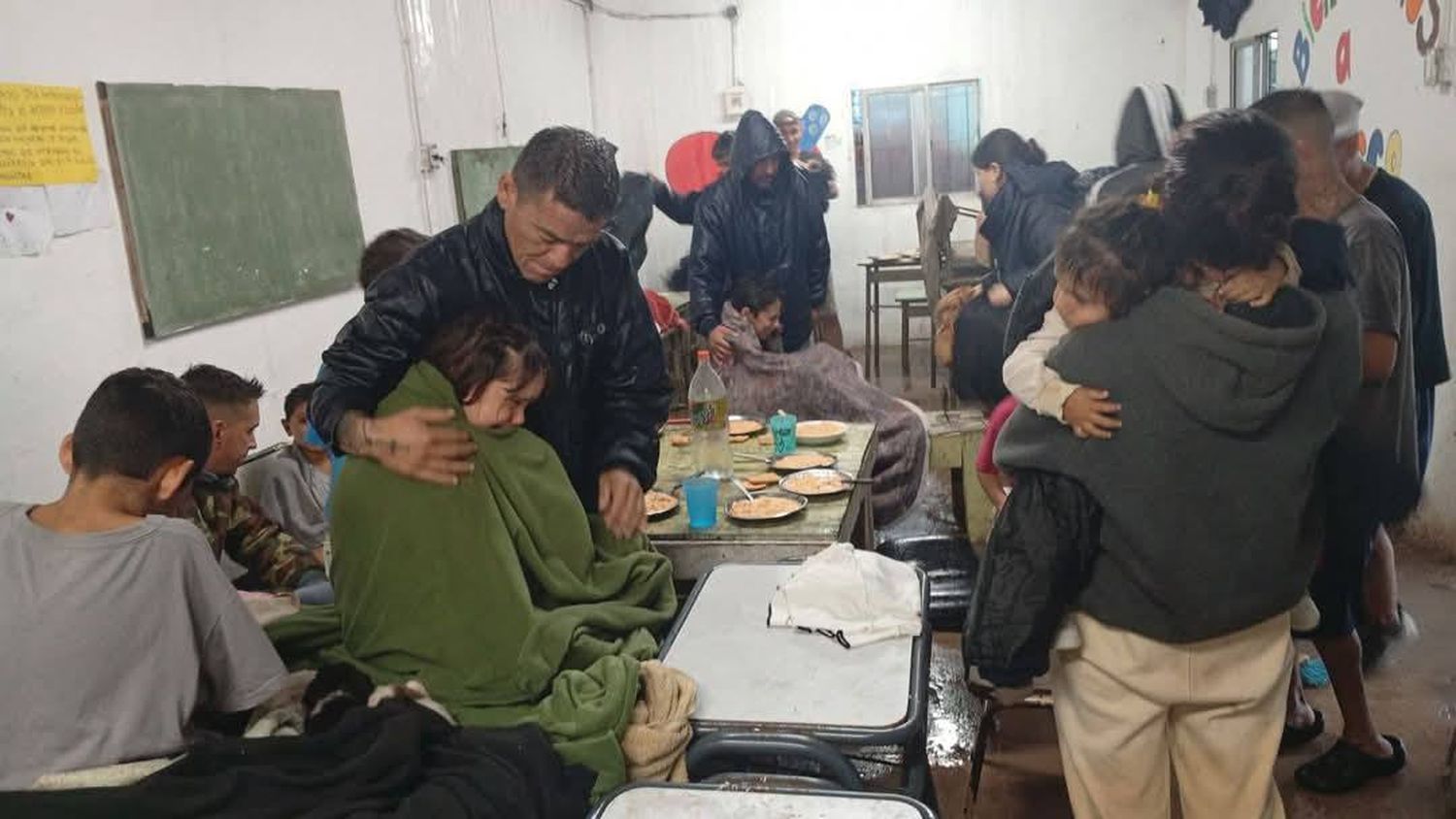 "La situación es crítica": el drama en Zárate y Campana en medio de las inundaciones por las lluvias que no dan tregua