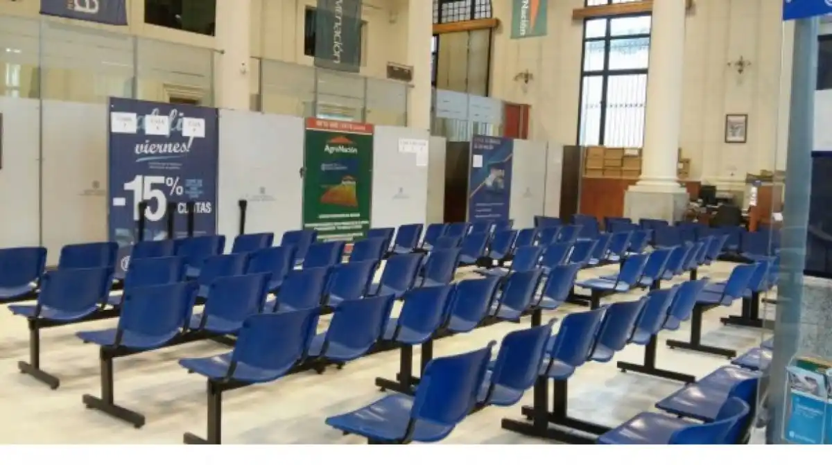 Analizan eliminar la obligatoriedad de turnos para la atención en bancos