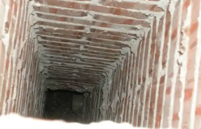Murió atascado en una chimenea cuando intentaba robar una casa