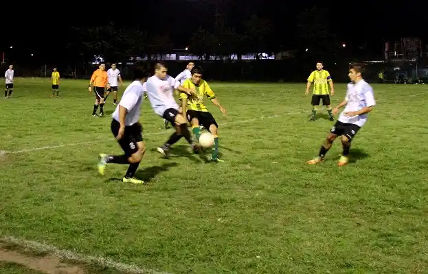 Defensores y Sud América se ponen al día