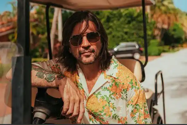 Juanes revela que se operó la rodilla