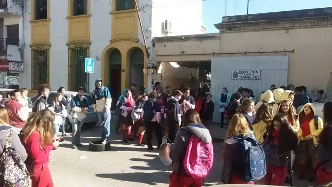 Paseo del estudiante: alumnos, contra la prohibición de camiones 