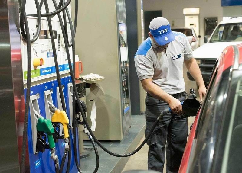 Confirman nuevo aumento de naftas para 
agosto y remarcan fuerte caída en la venta