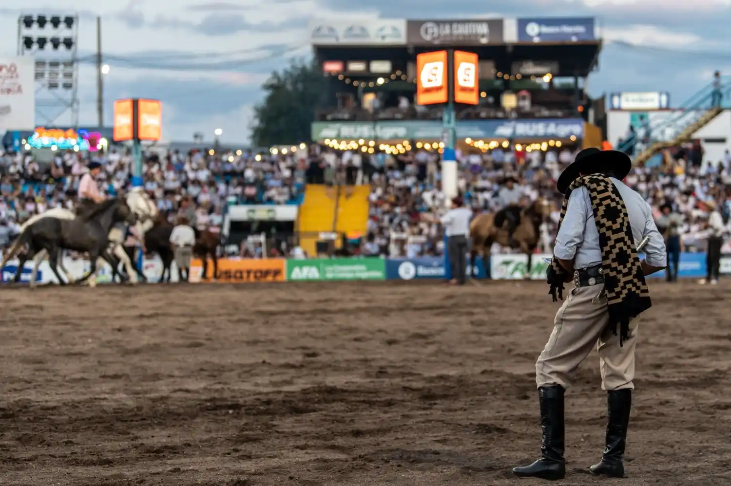 Juan Cruz Uriarte brilla en el Festival Nacional de Doma y Folklore de Jesús María 2025