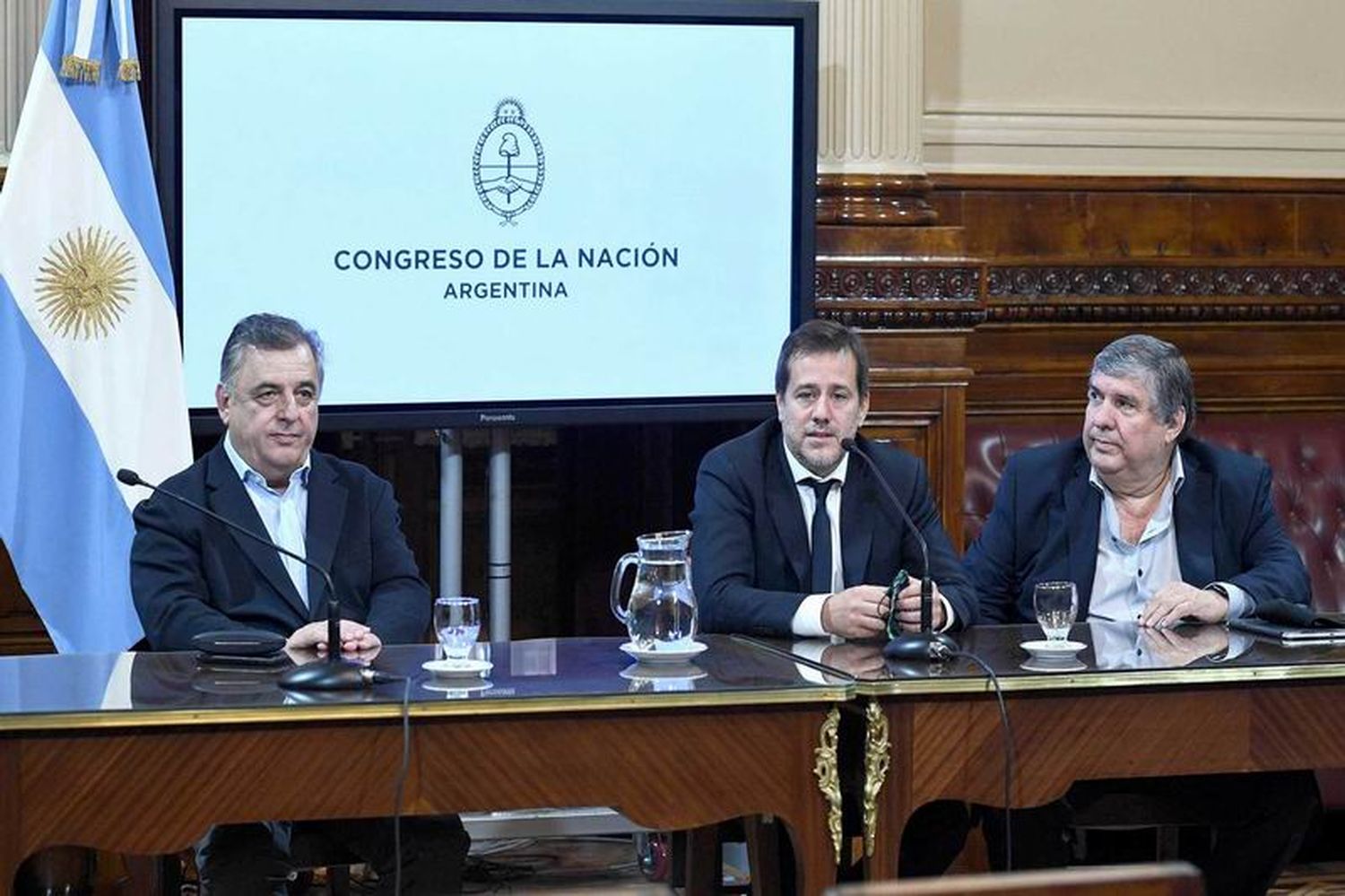 DNU: Unión por la Patria exige cargos y
el tratamiento en alguna de las cámaras