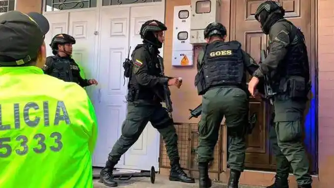 EN BUSCA DE RESPUESTAS: policía de Colombia allana posible “casa de torturas” del Tren de Aragua