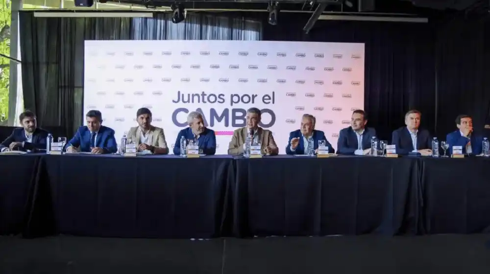 Gobernadores y legisladores de JxC ratificaron la unidad del espacio y rechazaron un cogobierno con LLA
