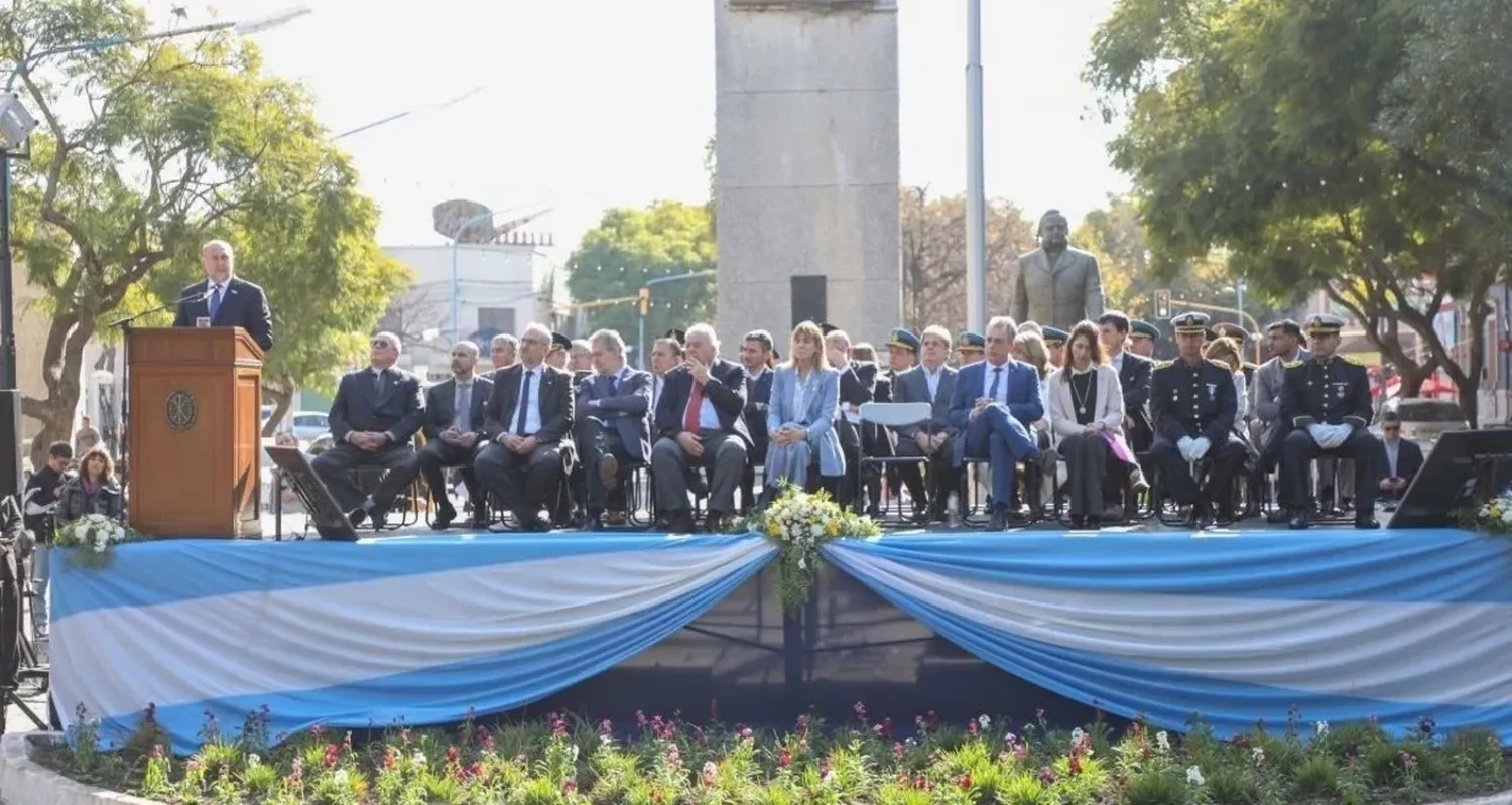 Omar Perotti encabezó en Rafaela el acto central del 9 de Julio 