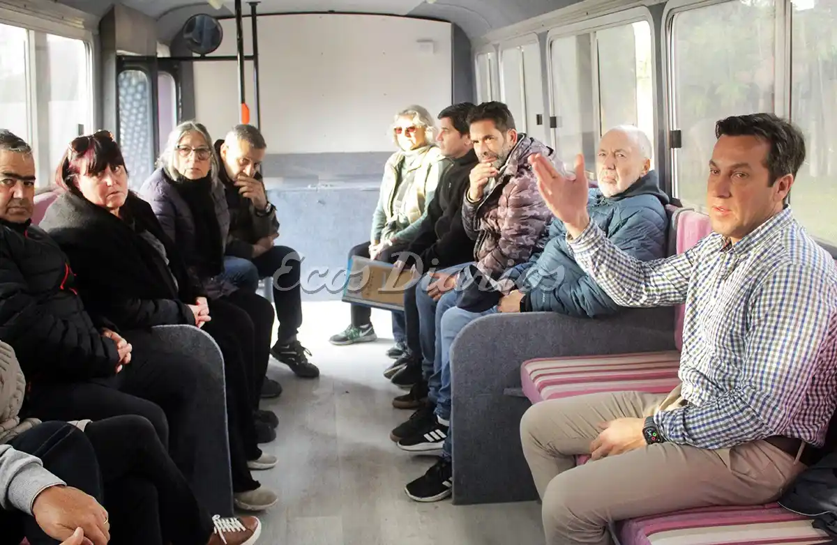 Intercambio. El intendente atendió a un importante número de personas en el barrio Parque