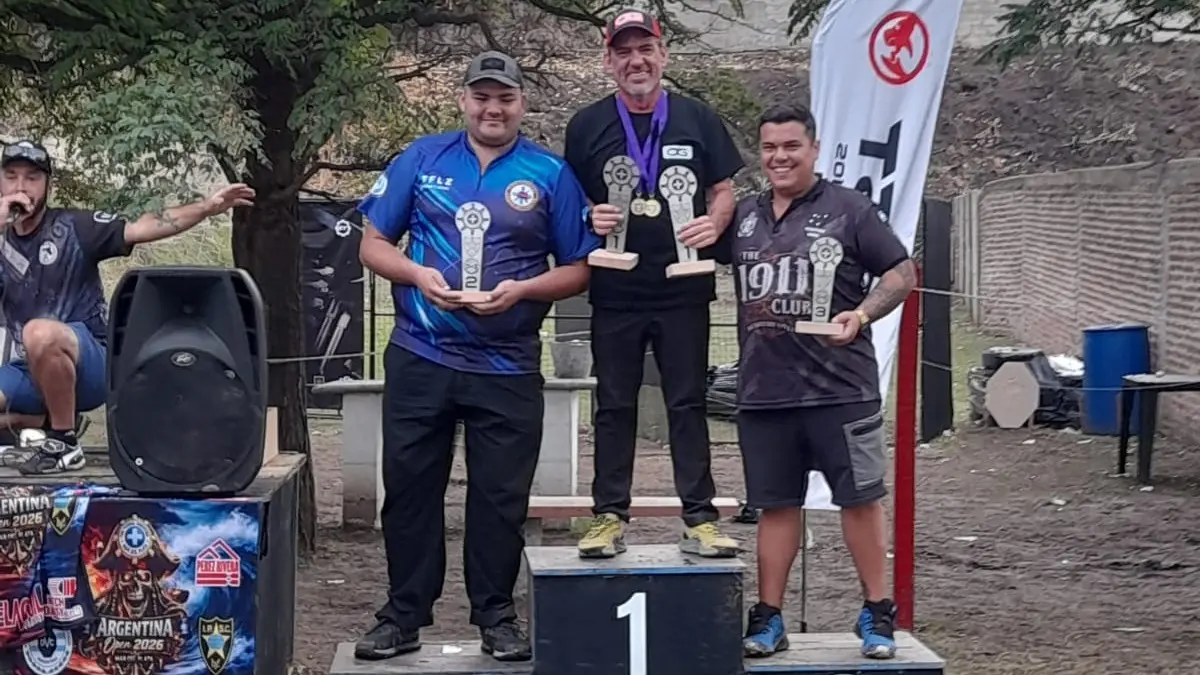Ignacio Treyer (a la derecha) se ubicó en el segundo lugar del podio