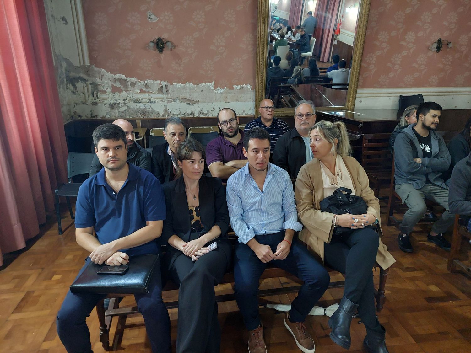 Empleados de Afip San Pedro presenciaron la Banca Abierta y el debate en el recinto.