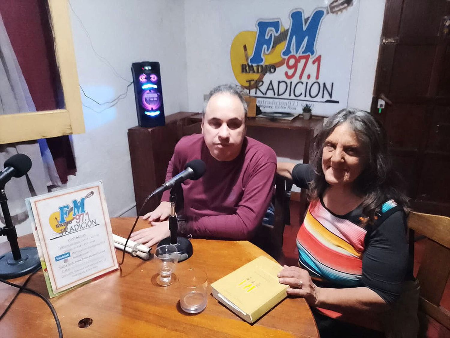 El periodista junto a Mirta Senisi, una columnista del programa.