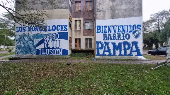 Caos en Fortunato de la Plaza: "Hubo tiros, dejaron autos robados y hasta prendieron fuego a un vehículo"