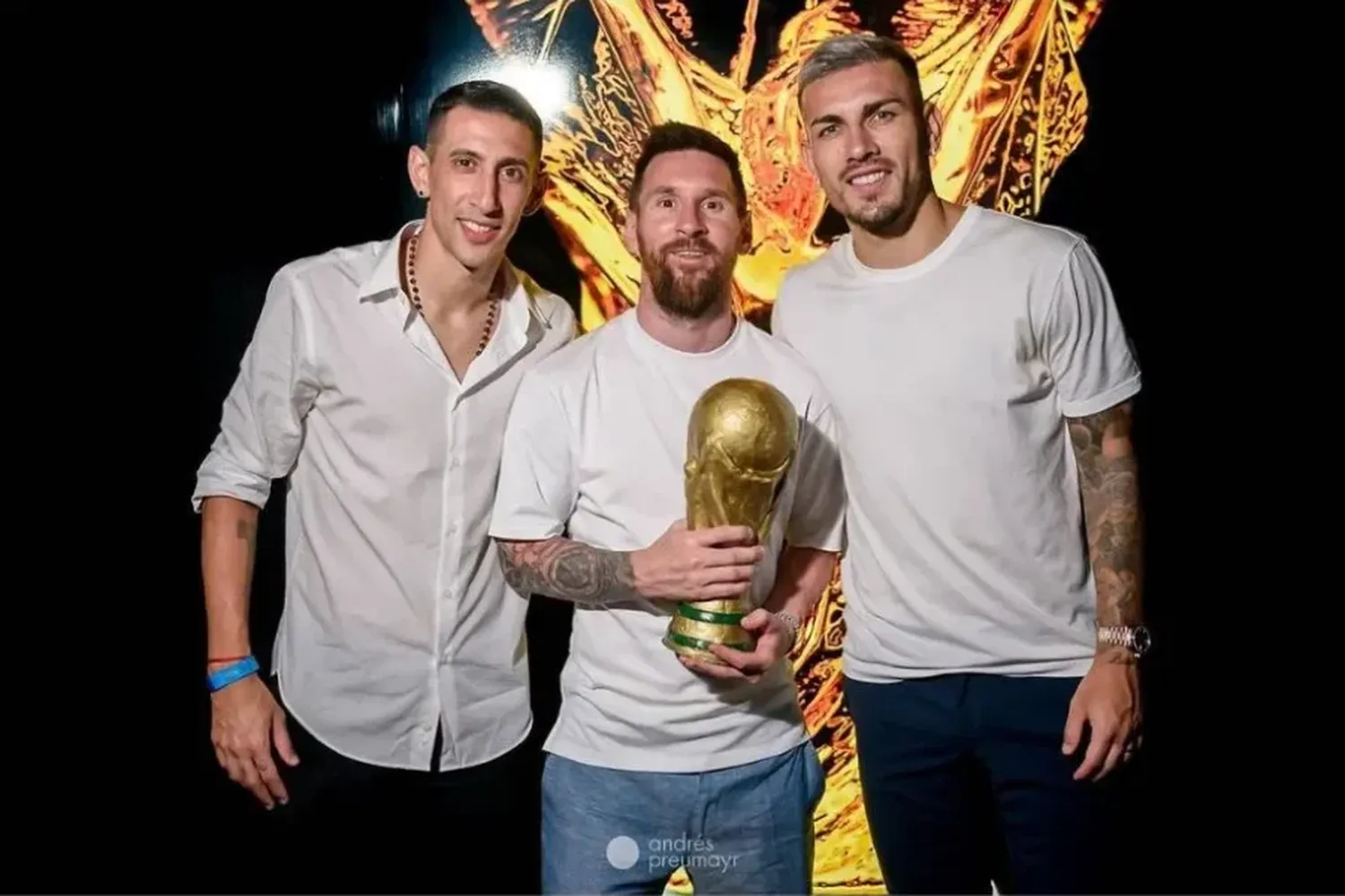 Messi viaja a París , Paredes y Di María llegan a Italia