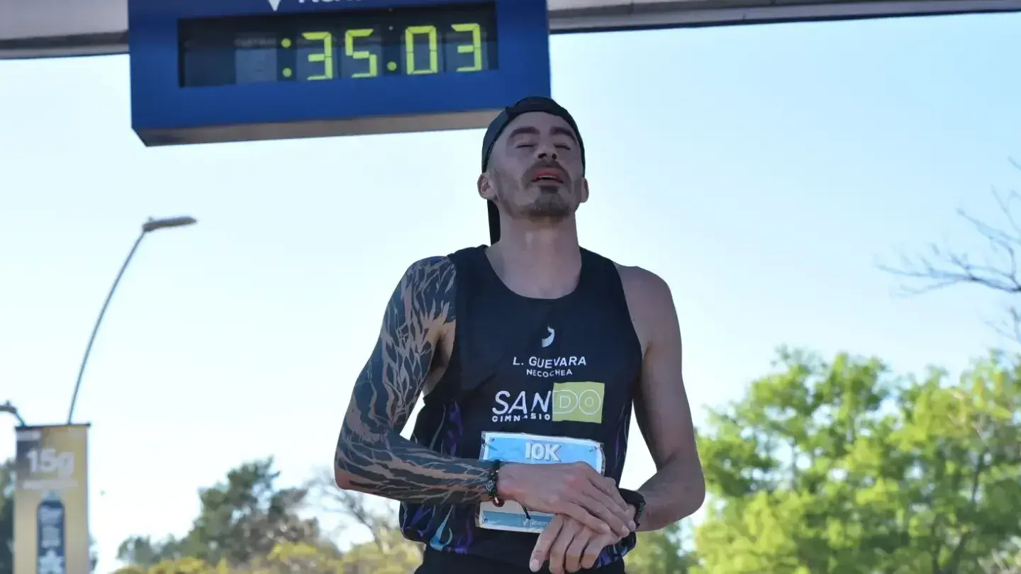 Leandro Guevara a su llegada, tras su paso por la "Carrera Rexona"