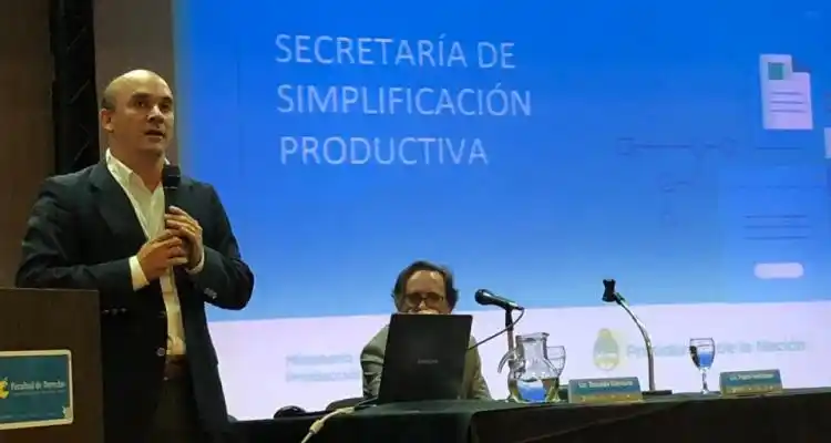 Insólito: en pleno caos económico, citan a conferencia de prensa para “habilitaciones comerciales” simplificadas