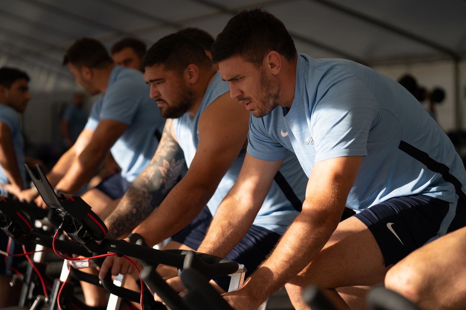 Los Pumas se entrenaron ayer, tras su llegada a París.