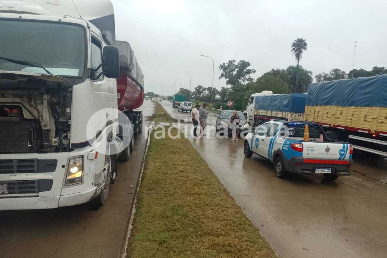 Ruta 34: un camión con acoplado y un automóvil se vieron involucrados en un siniestro vial